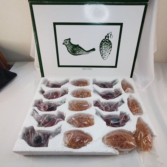 Vintage Frosted Cardinal & Pinecone Clip-On Christmas light covers Set Of 18 - Picture 1 of 13